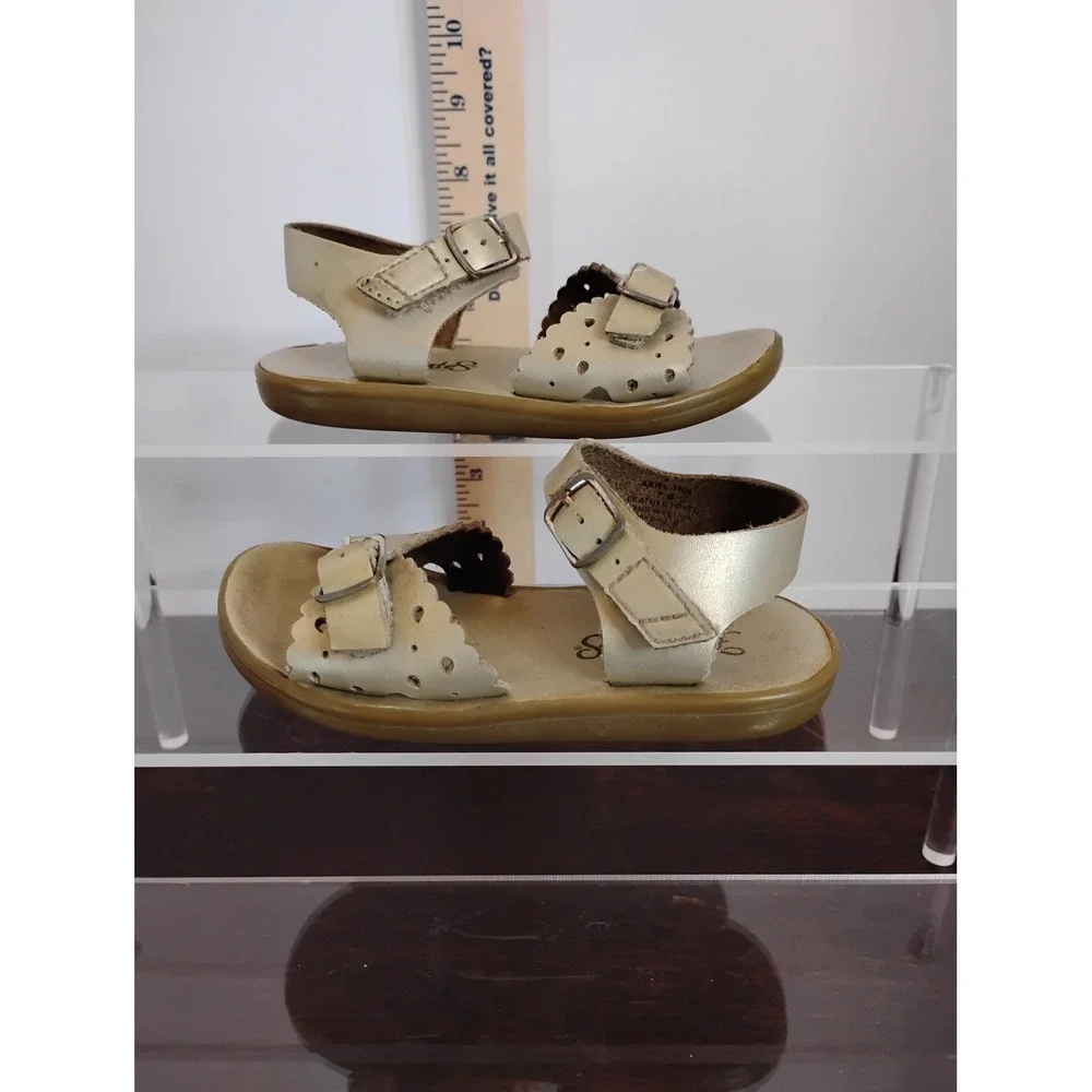 Footmates Ariel Champagne Gold Leather Scalloped Buckle‎ Sandals Kids Size 7